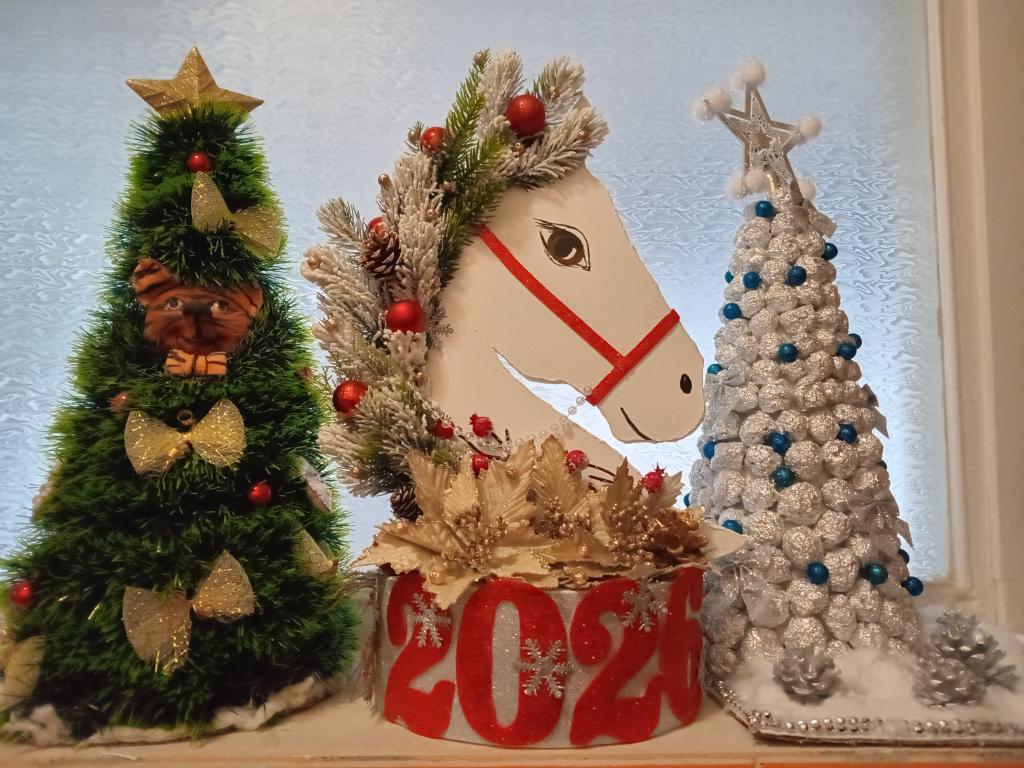 Новогодняя выставка поделок в детском саду.